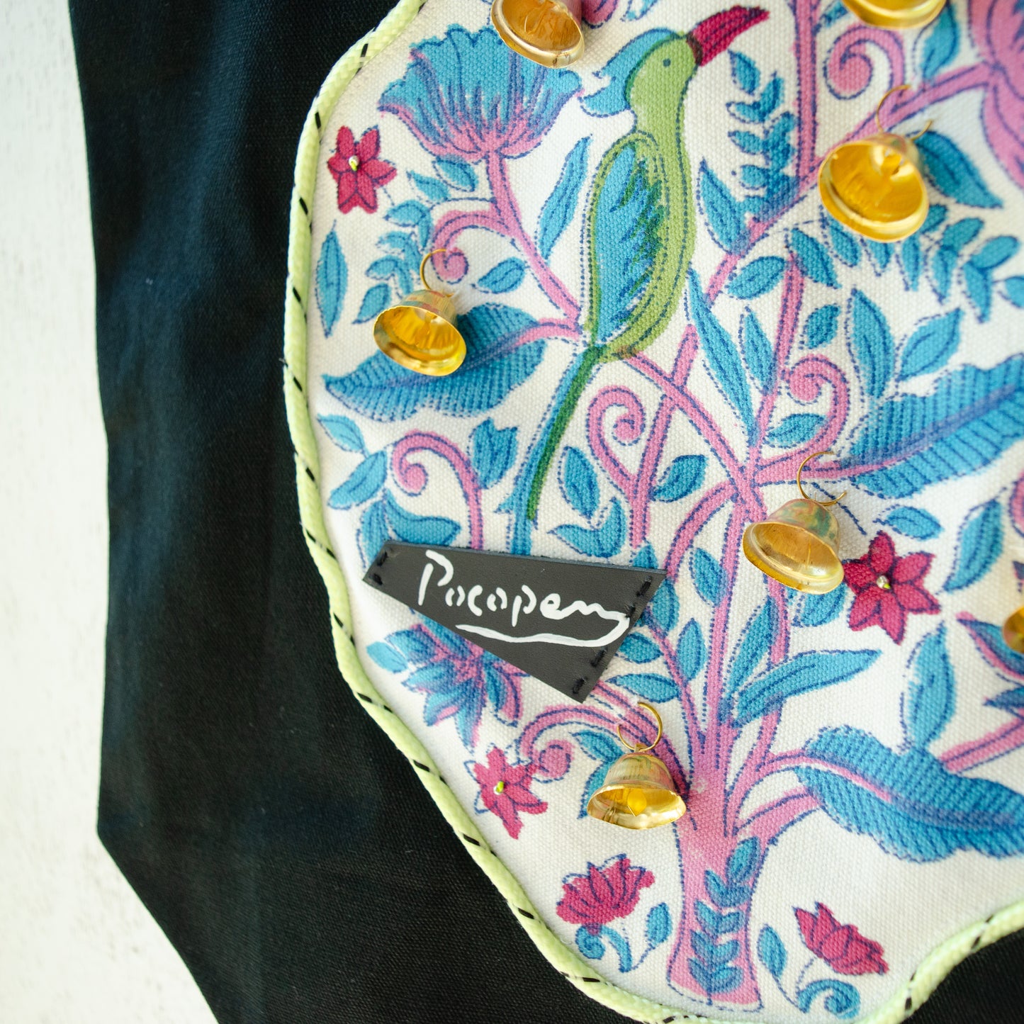 (New)鈴なりの木トートバッグ【黒色】