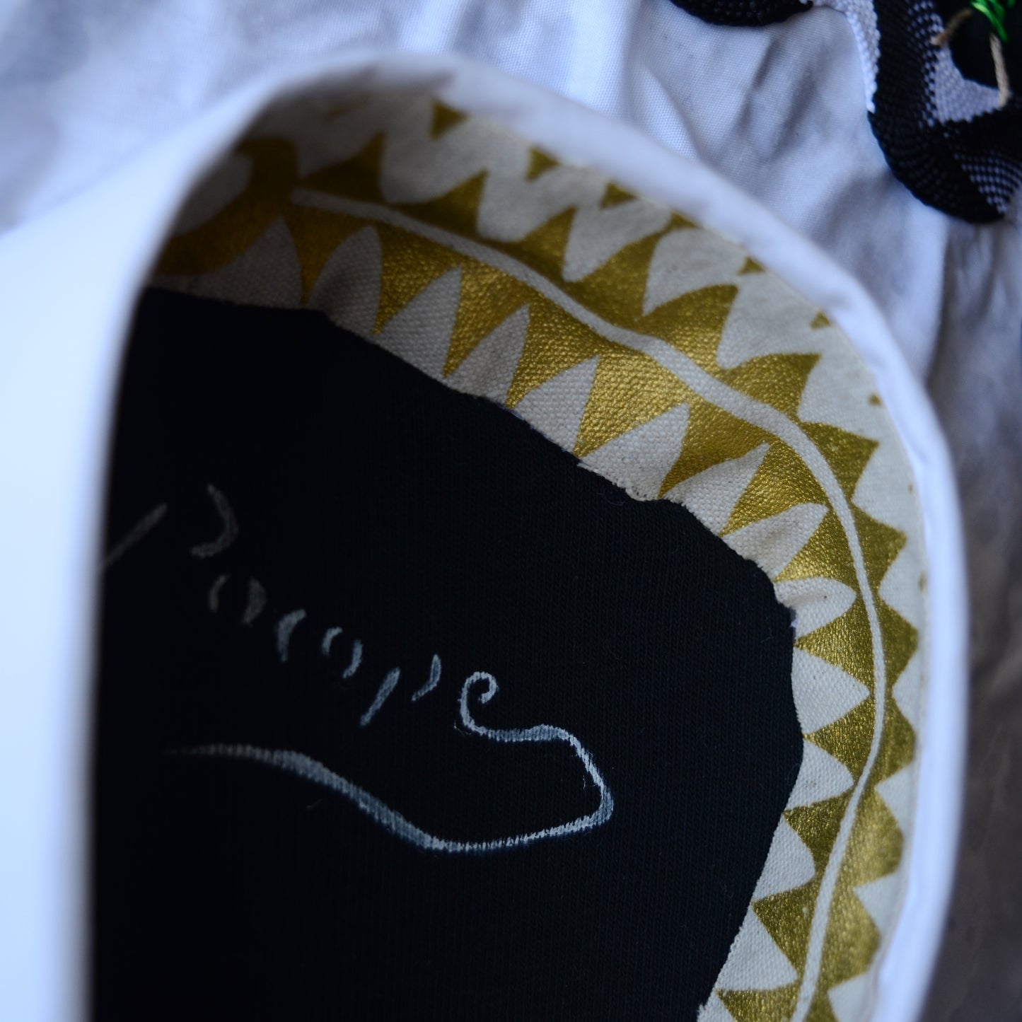 POYOTA 狂野而正式。