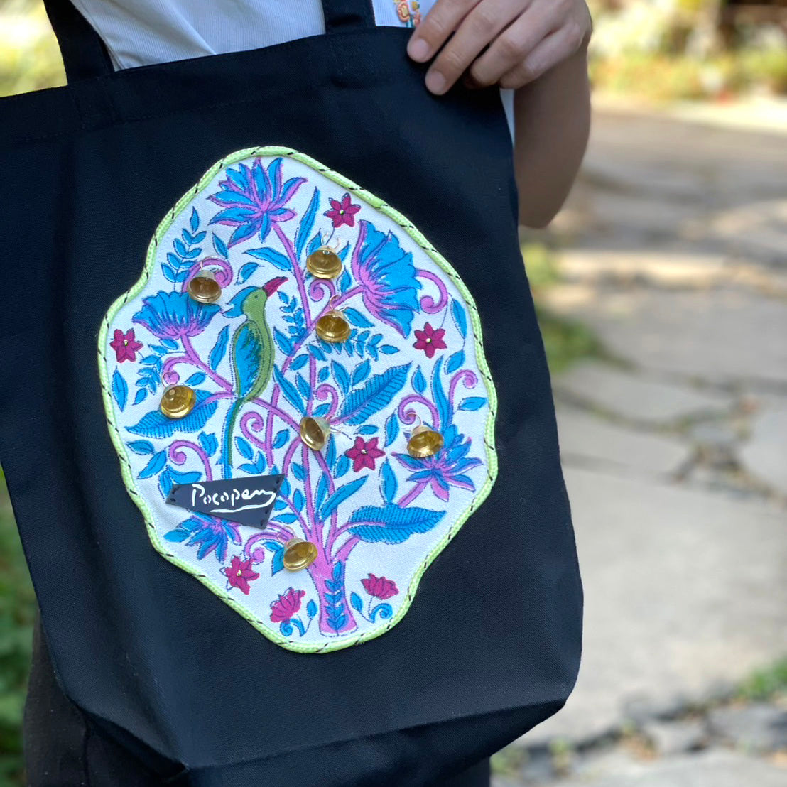 (New)鈴なりの木トートバッグ【黒色】