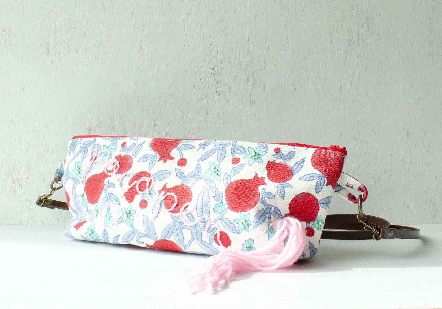 (New)横長ポシェット【赤ボンボン】