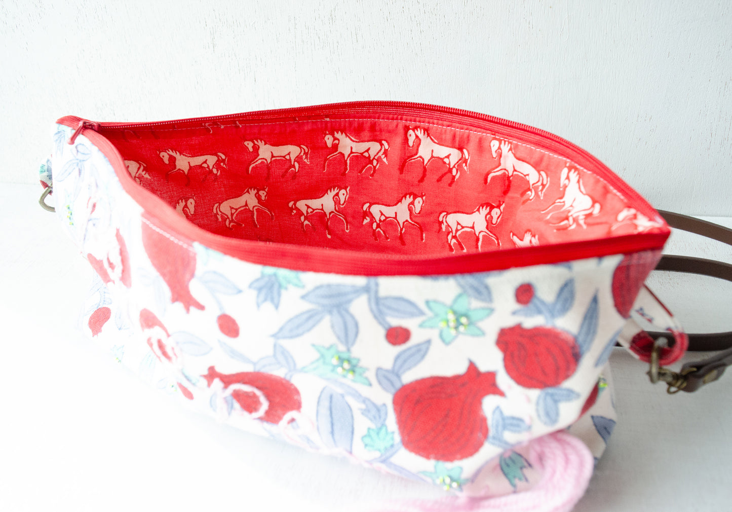 (New)横長ポシェット【赤ボンボン】